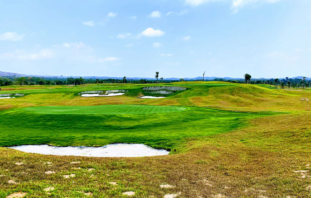 Siam Country Club Rolling Hills Green